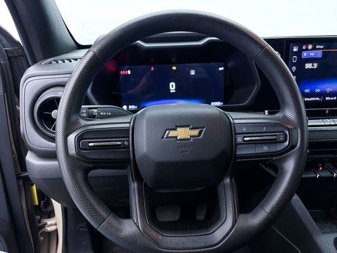 Used 2024 Chevrolet Colorado W/T image 18