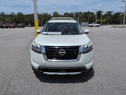Used 2024 Nissan Pathfinder SL FWD image 10