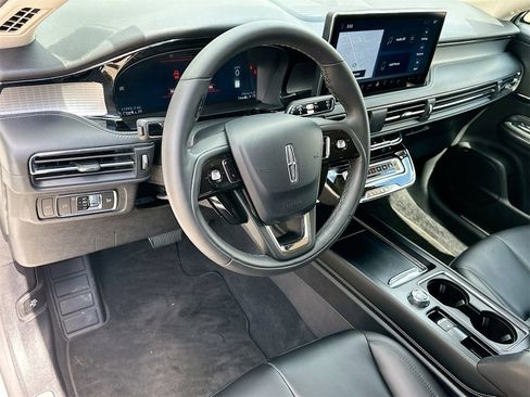 Used 2023 Lincoln Corsair FWD image 9