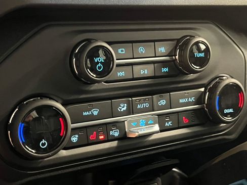 Used 2025 Ford Bronco Badlands image 24