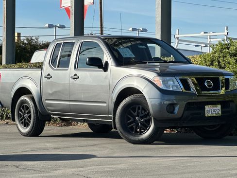 Certified 2019 Nissan Frontier SV image 2