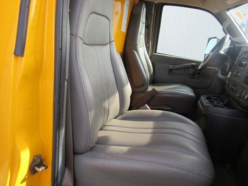 Used 2021 GMC Savana 3500 Extended w/ Power Convenience Package RWD image 14