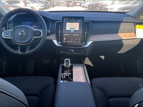 New 2025 Volvo XC90 B5 Plus image 8