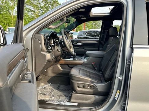 Used 2025 Chevrolet Silverado 1500 High Country w/ High Country Premium Package AWD/4WD image 15