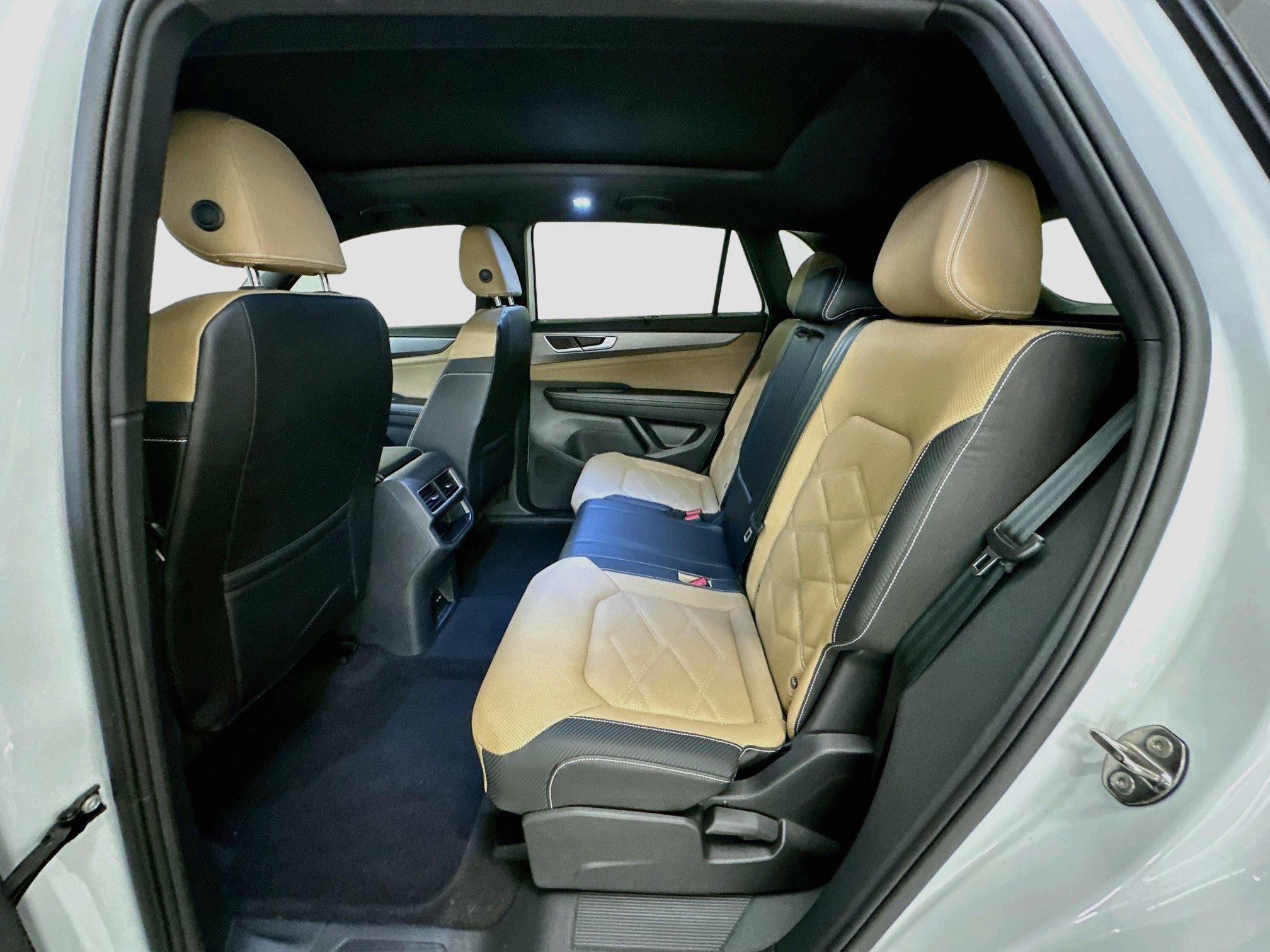Used 2024 Volkswagen Atlas Cross Sport SE w/ Panoramic Sunroof Package AWD/4WD image 30