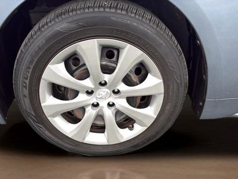 Used 2021 Toyota Corolla LE image 29