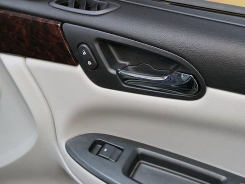 Used 2013 Chevrolet Impala LTZ FWD image 9
