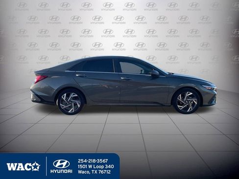 Used 2025 Hyundai Elantra SEL image 13