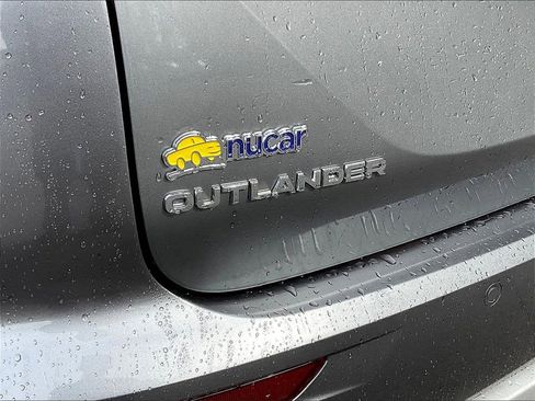 Used 2024 Mitsubishi Outlander SE image 30