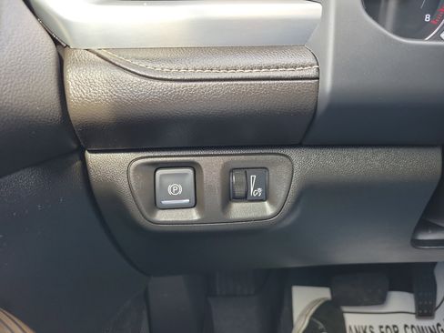 Certified 2022 GMC Acadia SLE w/ Driver Convenience Package image 29