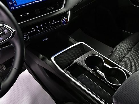 Used 2025 Chevrolet Equinox LT w/ Safety and Technology Package image 21