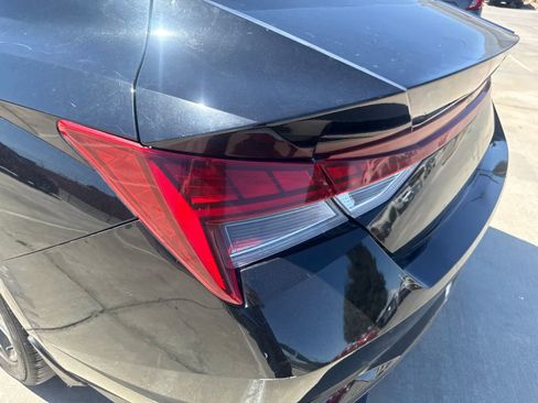 Used 2023 Hyundai Elantra Blue FWD image 12