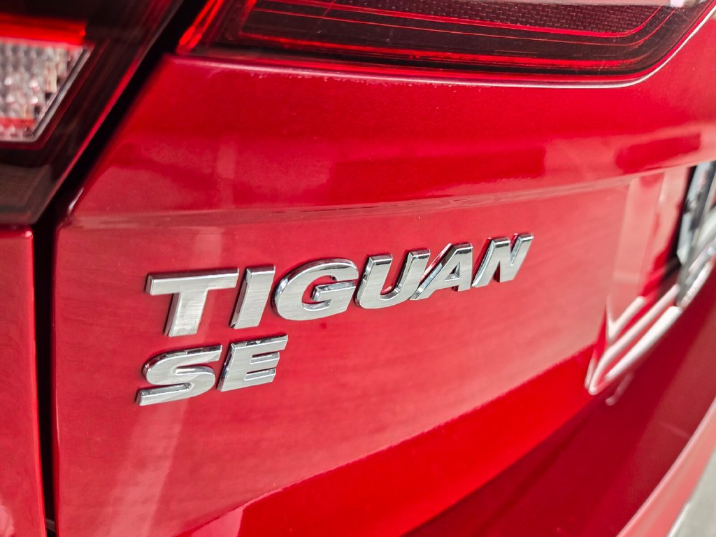 Certified 2021 Volkswagen Tiguan SE w/ Panoramic Sunroof Package FWD image 13