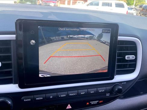 Used 2023 Hyundai Venue Limited image 27