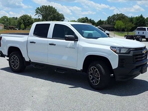Used 2024 Chevrolet Colorado W/T RWD image 2