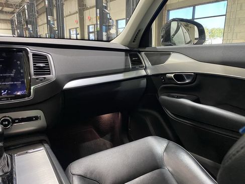 Used 2018 Volvo XC90 T5 Momentum w/ Convenience Package AWD/4WD image 4