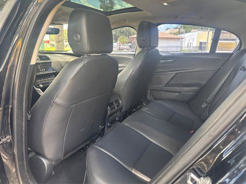 Used 2019 Jaguar XE image 10