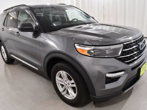 Used 2022 Ford Explorer XLT w/ Equipment Group 202A AWD/4WD image 5