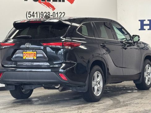 Used 2022 Toyota Highlander LE image 3