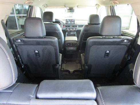 Used 2025 Honda Pilot EX-L image 15