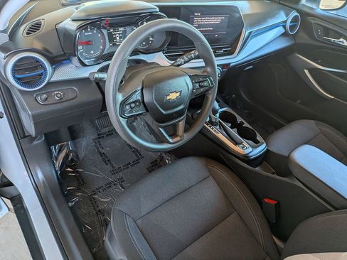 Used 2025 Chevrolet Trax LS image 14
