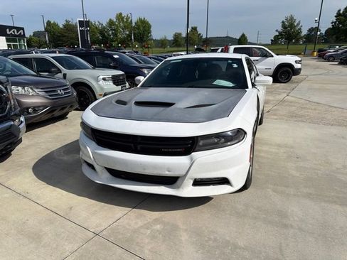 Used 2017 Dodge Charger SXT RWD image 5