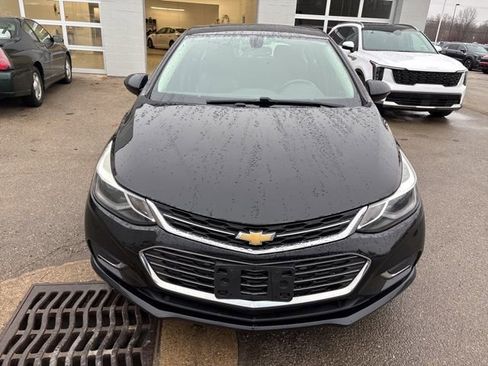 Used 2017 Chevrolet Cruze Premier image 2