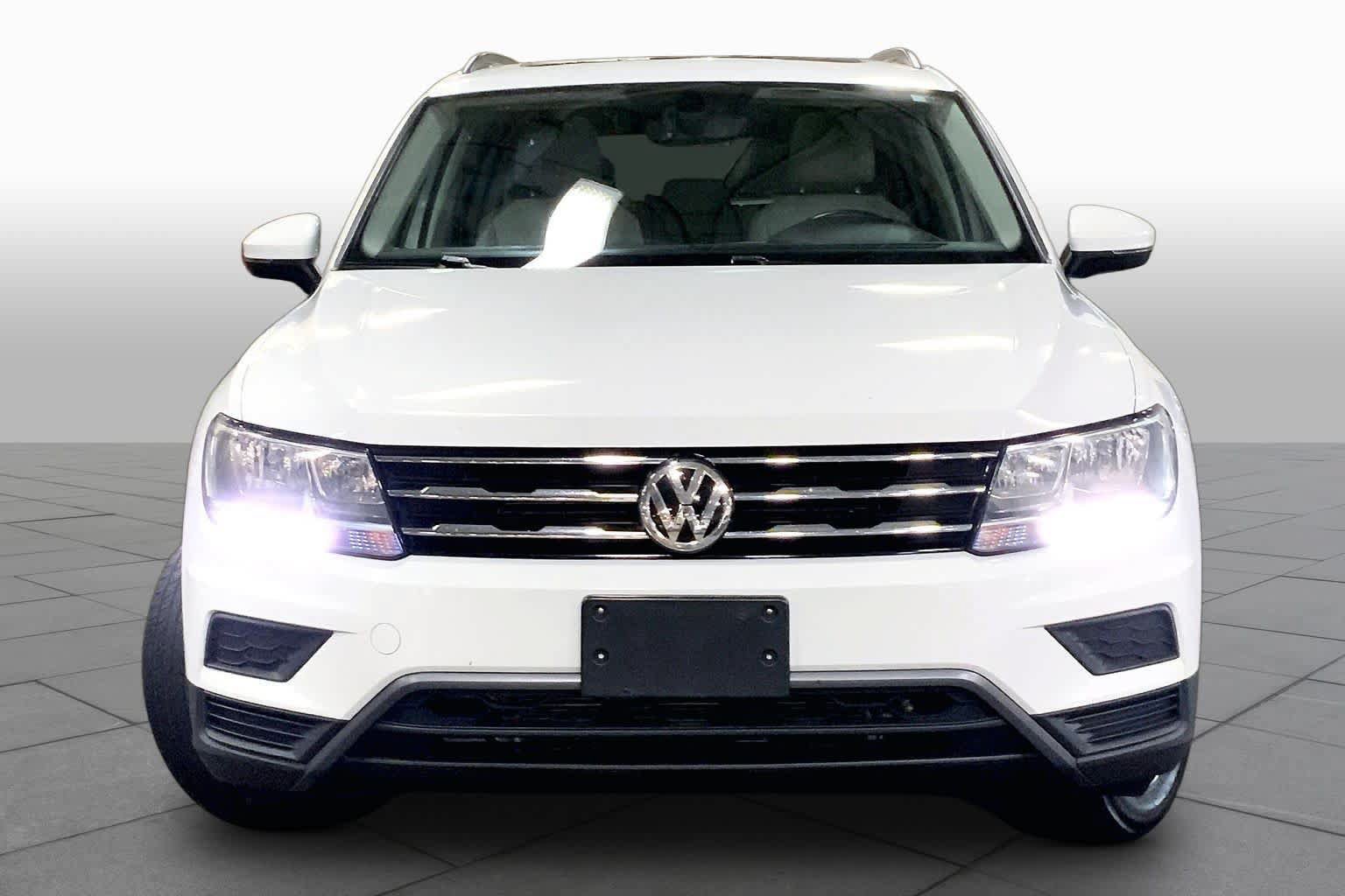 Used 2021 Volkswagen Tiguan SE w/ Panoramic Sunroof Package AWD/4WD image 4