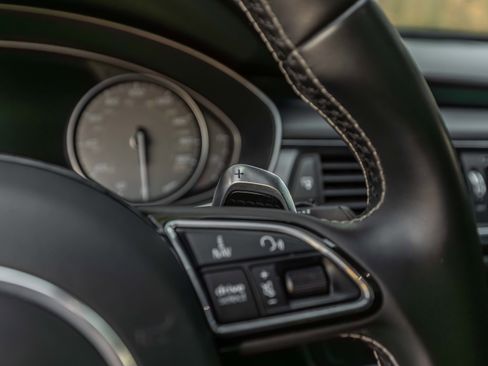 Used 2017 Audi S6 Prestige w/ S6 Sport Package image 8