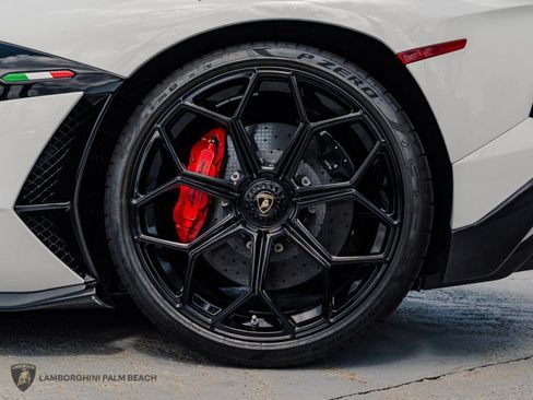 Used 2021 Lamborghini Aventador SVJ AWD/4WD image 45