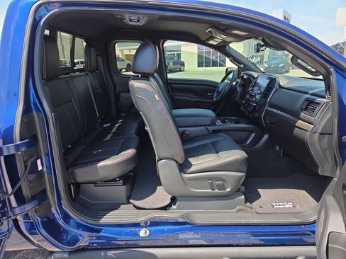Used 2020 Nissan Titan PRO-4X w/ Pro-4x Convenience Package AWD/4WD image 17