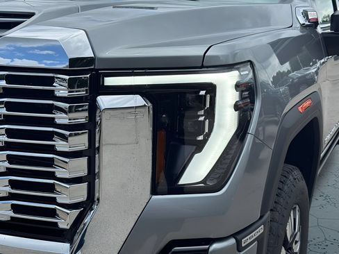 New 2026 GMC Sierra 2500 Denali w/ Denali Reserve Package AWD/4WD image 4