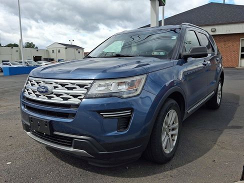 Used 2018 Ford Explorer XLT AWD/4WD image 2
