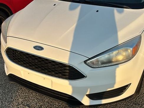 Used 2018 Ford Focus SE FWD image 6