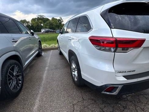 Used 2018 Toyota Highlander Limited AWD/4WD image 5