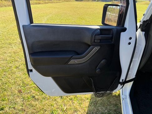 Used 2014 Jeep Wrangler Unlimited Sport image 16