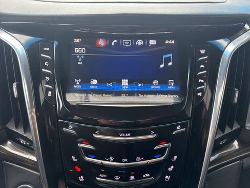 Used 2017 Cadillac Escalade ESV Platinum image 27