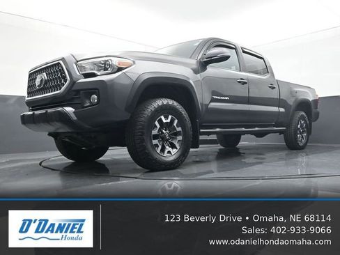 Used 2018 Toyota Tacoma TRD Off-Road w/ Technology Package AWD/4WD image 9