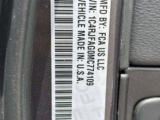 Used 2021 Jeep Grand Cherokee Laredo AWD/4WD image 31