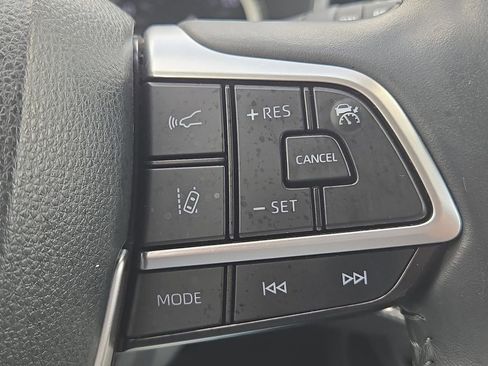 Used 2022 Toyota Highlander XLE image 31