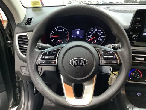 Used 2021 Kia Seltos LX image 8