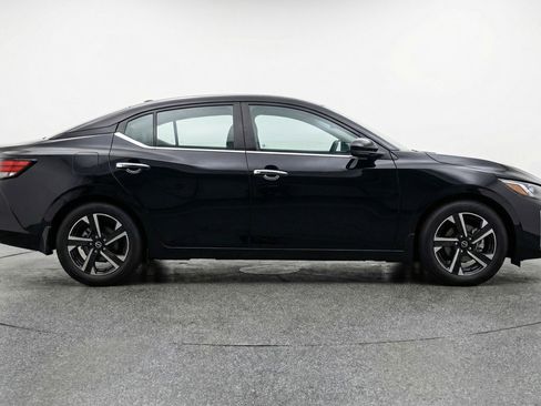 Used 2025 Nissan Sentra SV image 11