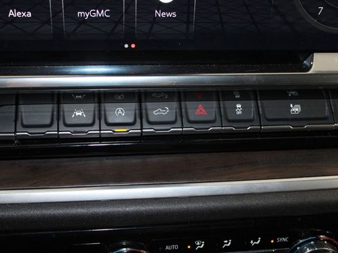 Used 2024 GMC Sierra 1500 SLT image 32