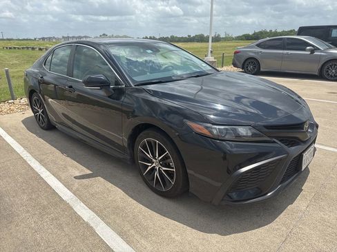 Used 2024 Toyota Camry SE FWD image 1