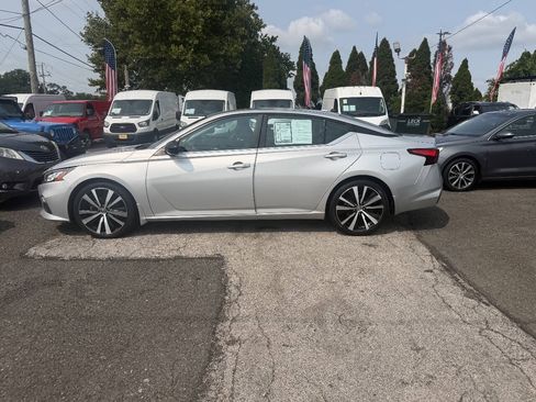 Used 2019 Nissan Altima 2.5 SR FWD image 1