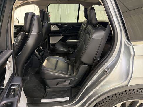Used 2021 Lincoln Aviator Reserve w/ Equipment Group 201A image 12