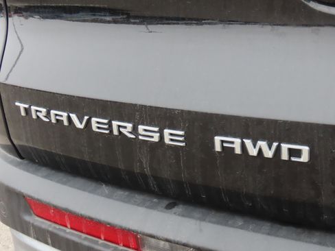 Used 2025 Chevrolet Traverse LT image 18