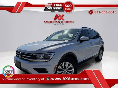 Used 2018 Volkswagen Tiguan SE w/ Panoramic Sunroof Package