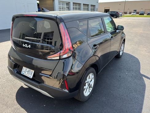 Used 2025 Kia Soul LX w/ LX Technology Package FWD image 6