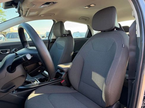 Certified 2025 Kia K4 FWD image 10